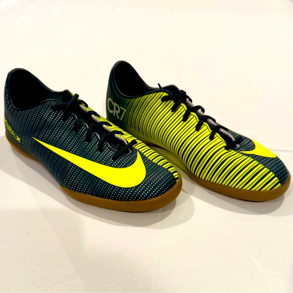 New Nike Kids Indoor Soccer Shoes Boys 4 MercurialX Victory VI CR7 Seaweed Volt